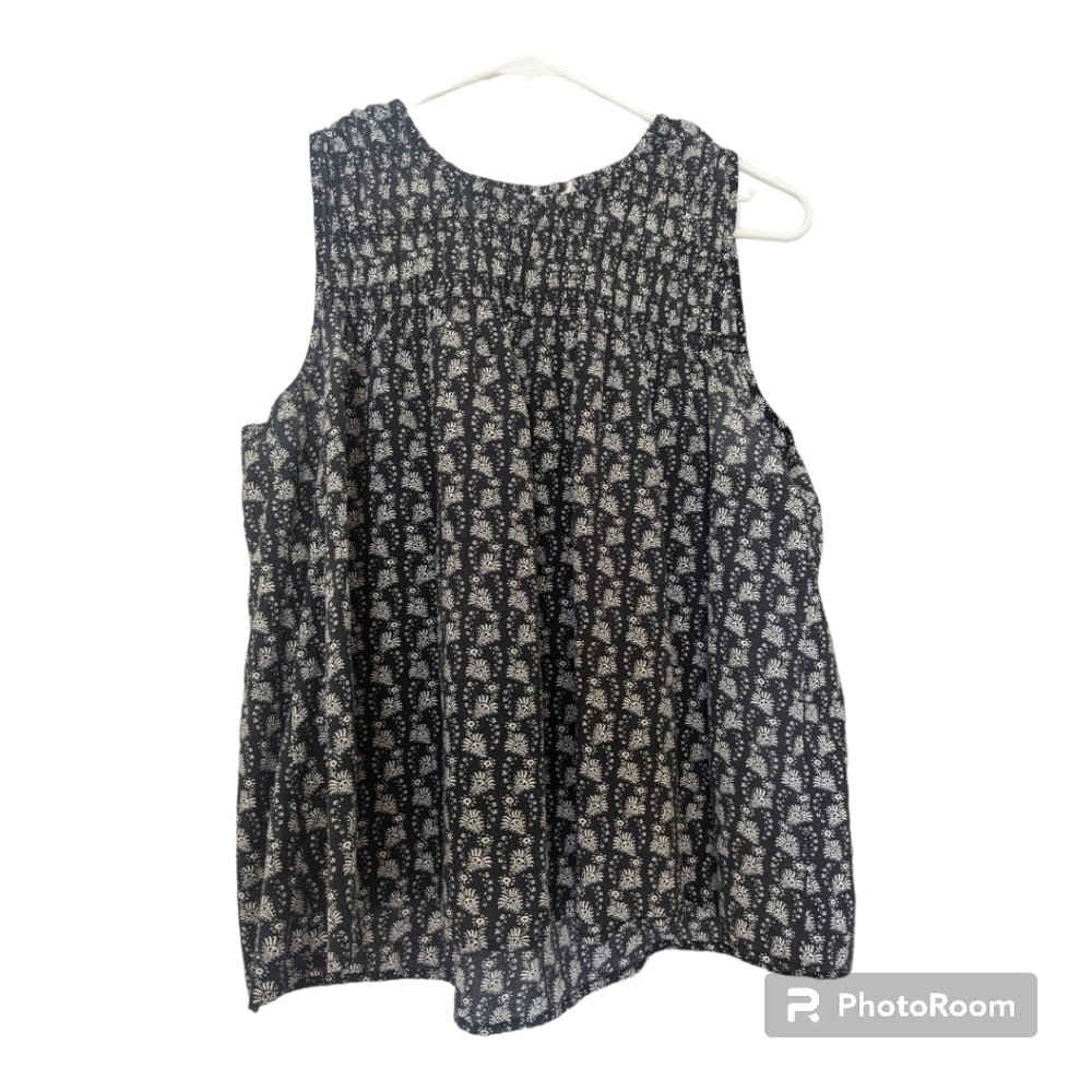 Gap Medium Sleeveless Navy and White Top